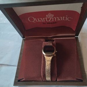 Vintage ladies quartzmatic led watch